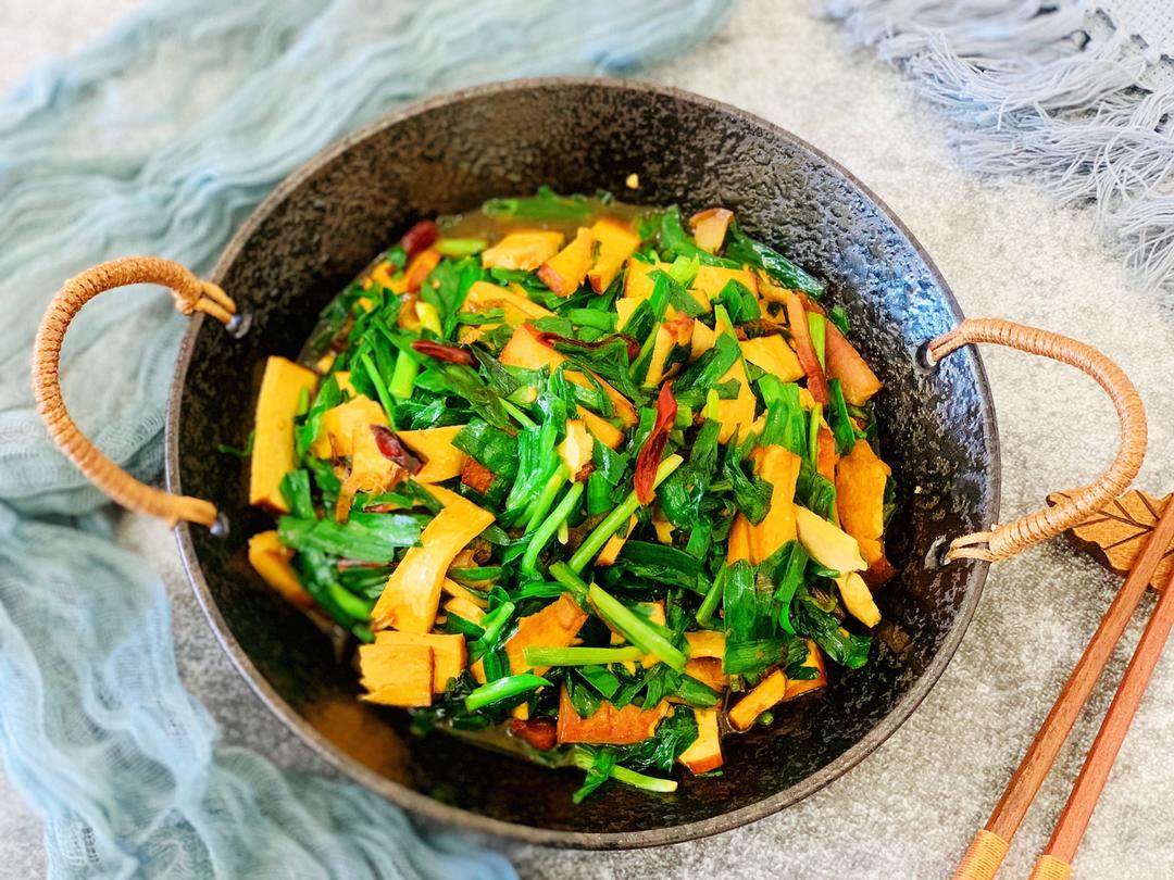 腊肉香干炒韭菜的做法