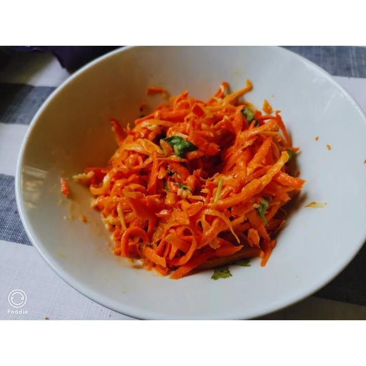 青柠坚果酱汁配胡萝卜丝