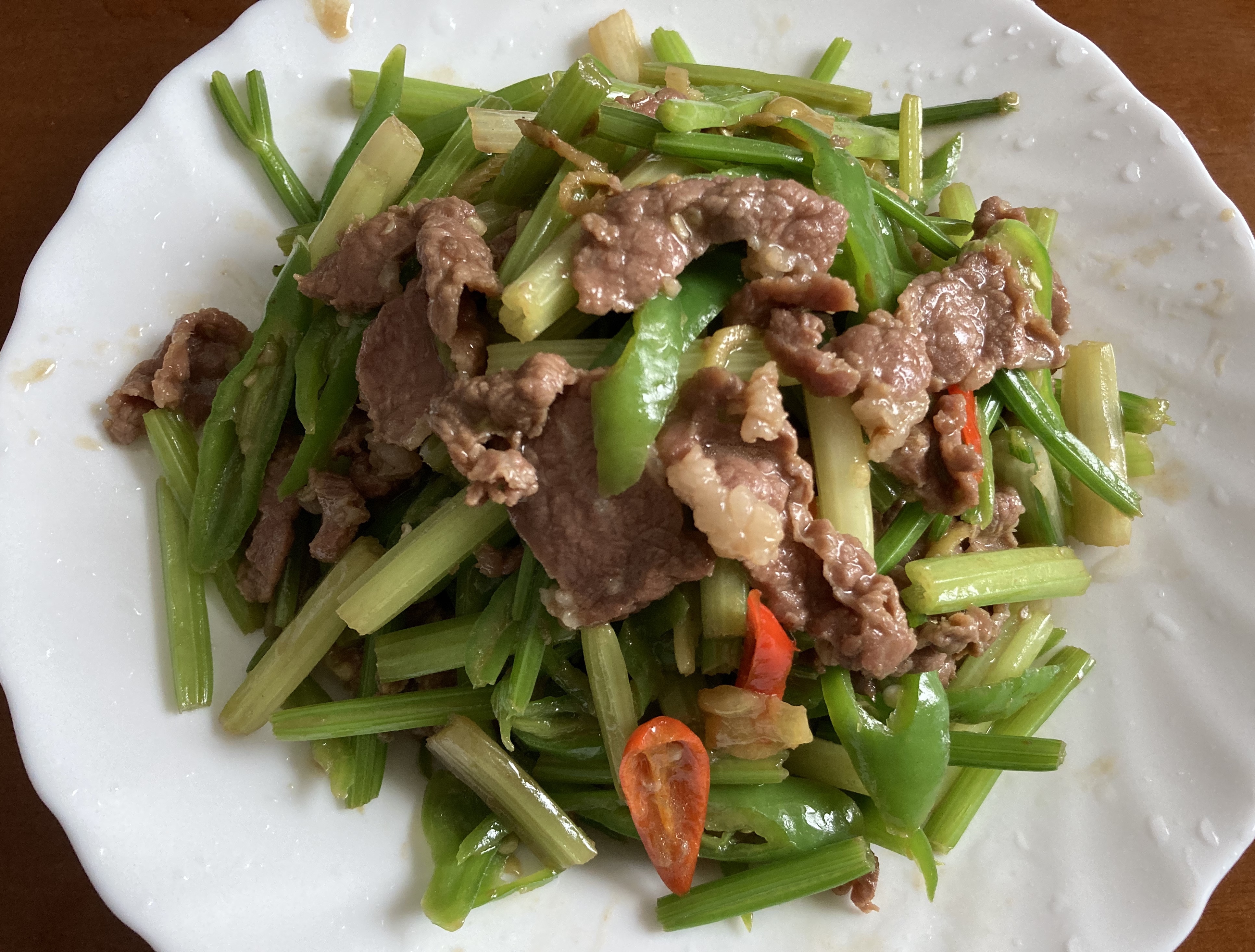 香芹小炒黄牛肉🔥湘菜也不是只有辣，家常版食材更丰富
