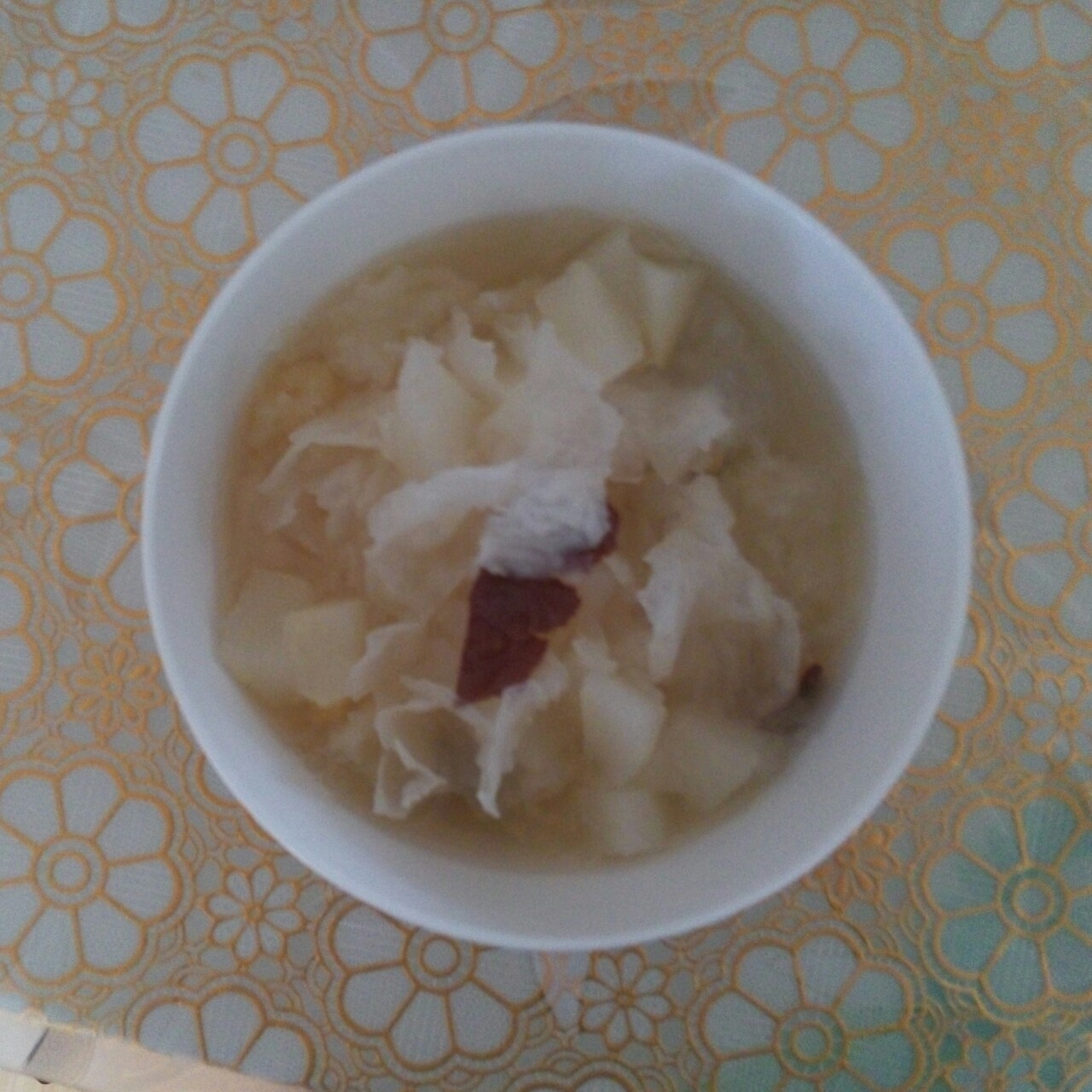 冰糖雪梨银耳汤