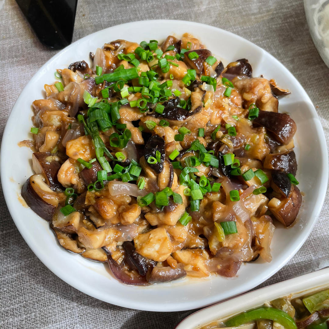 厨师长教你：“香菇蒸滑鸡”的家常做法，鲜香嫩滑，营养美味