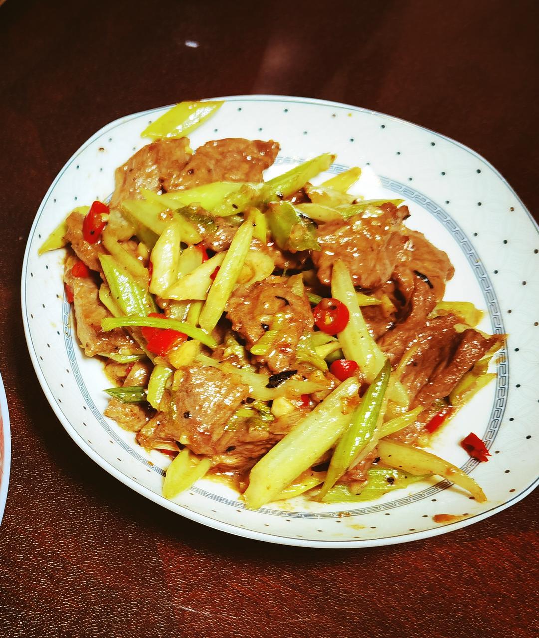 下饭神器又来了，试试这道芹菜炒牛肉！！