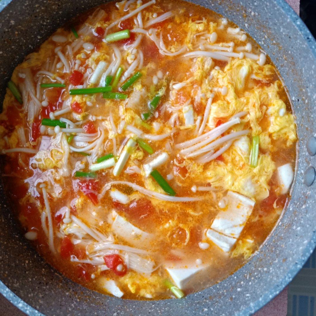 【瘦身又美味】西红柿金针菇豆腐汤