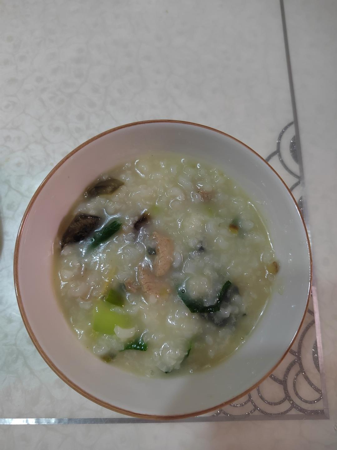 妈妈👩教我做的皮蛋瘦肉粥🥣简单快捷美味😋