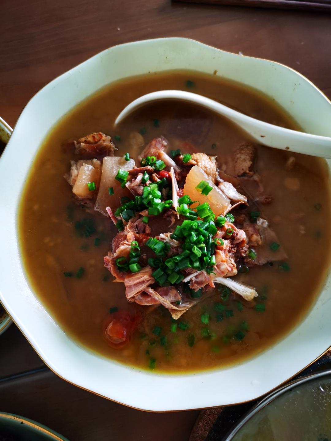 萝卜比鸭好吃的酸萝卜老鸭汤（也可以作为火锅底料呢）