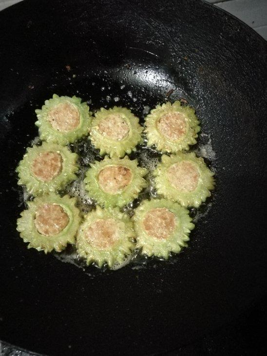 香煎苦瓜酿肉