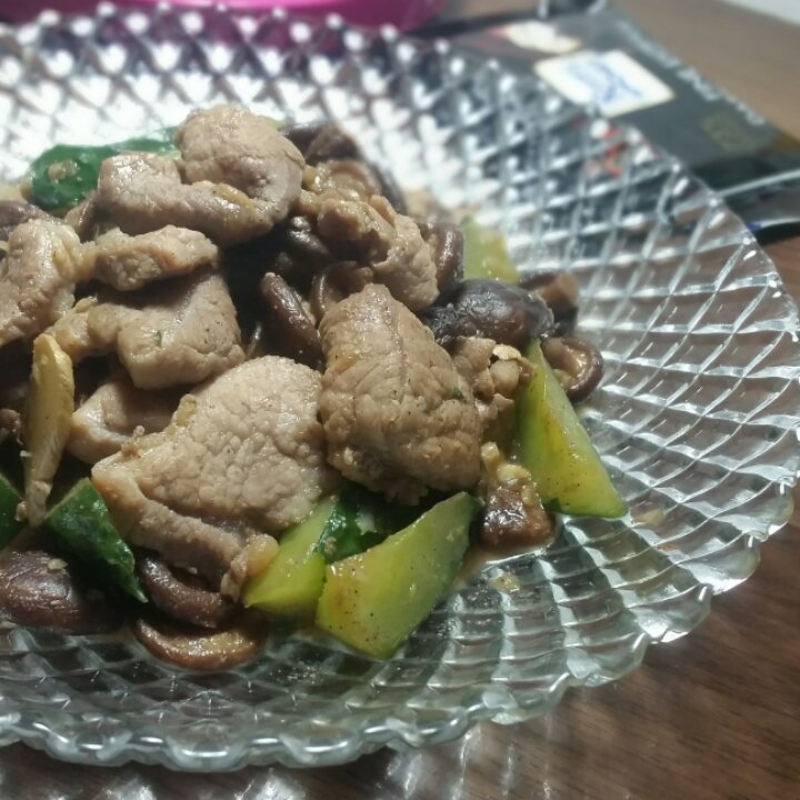 香菇肉片炒青瓜