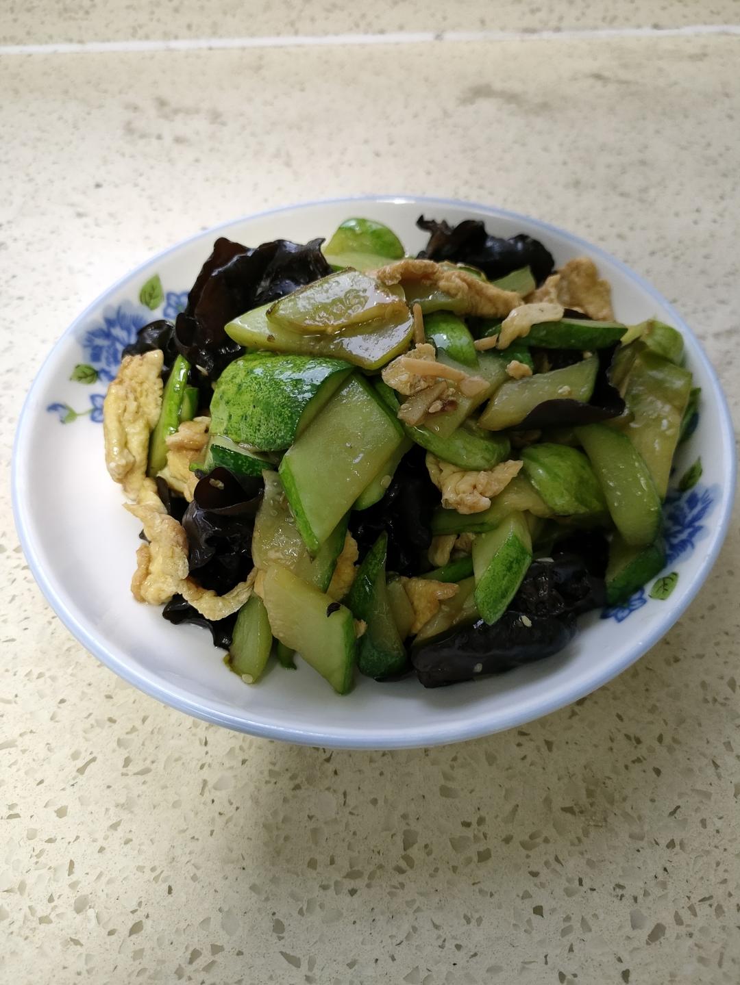 青瓜木耳炒鸡蛋