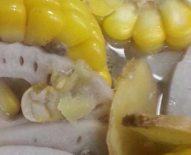 排骨莲藕玉米清汤的做法