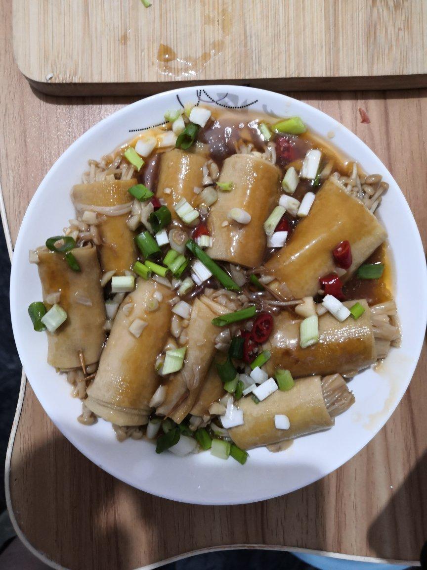 金针菇豆皮卷