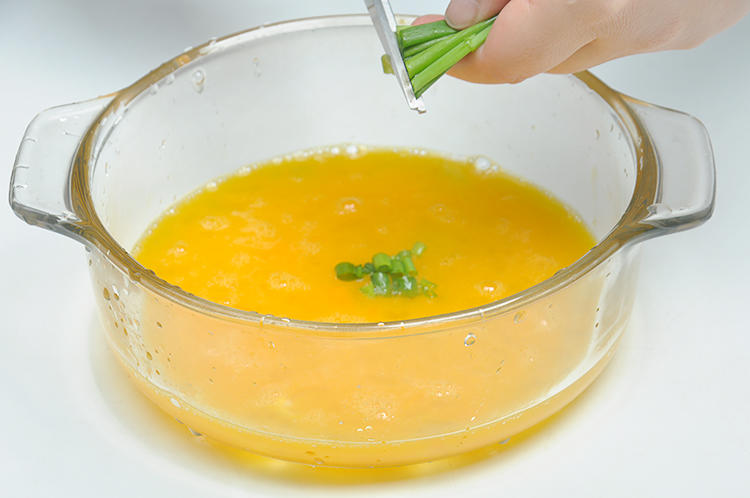 银鱼煎蛋的做法 步骤5