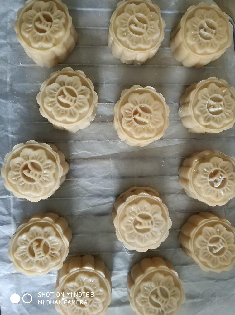 广式月饼—蛋黄莲蓉月饼
