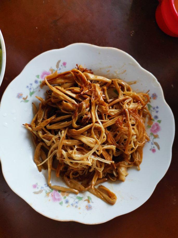 黄花菜炒金针菇的做法