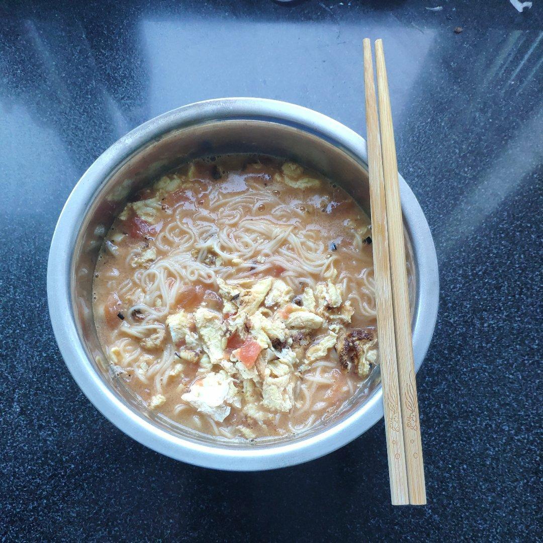 恨不得抱着锅舔的番茄鸡蛋面