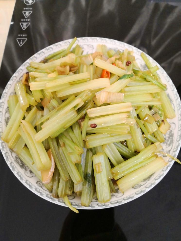 清炒芹菜的做法
