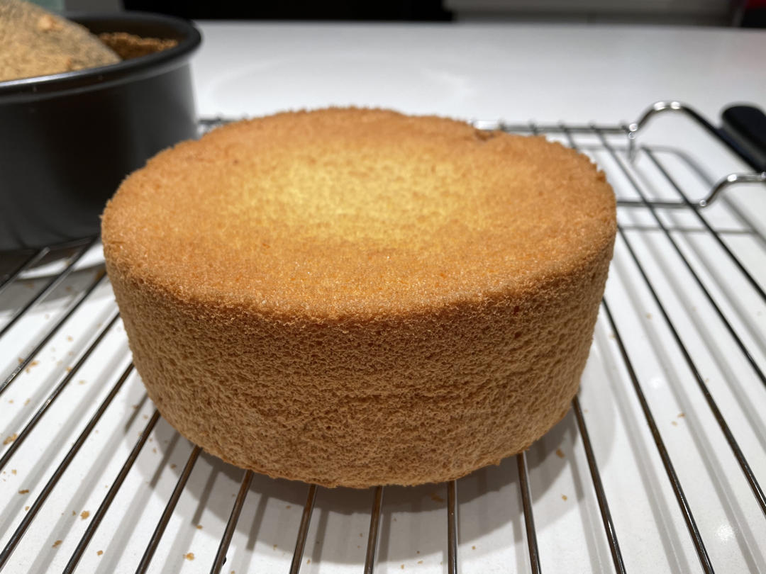 超简单完美戚风蛋糕（6寸2蛋）附打发、翻拌、脱模视频