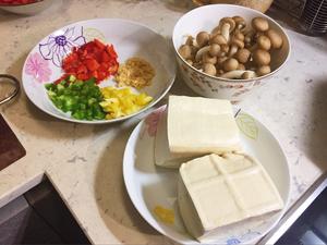 🌟酱烧椒盐豆腐蟹味菇的做法 步骤1