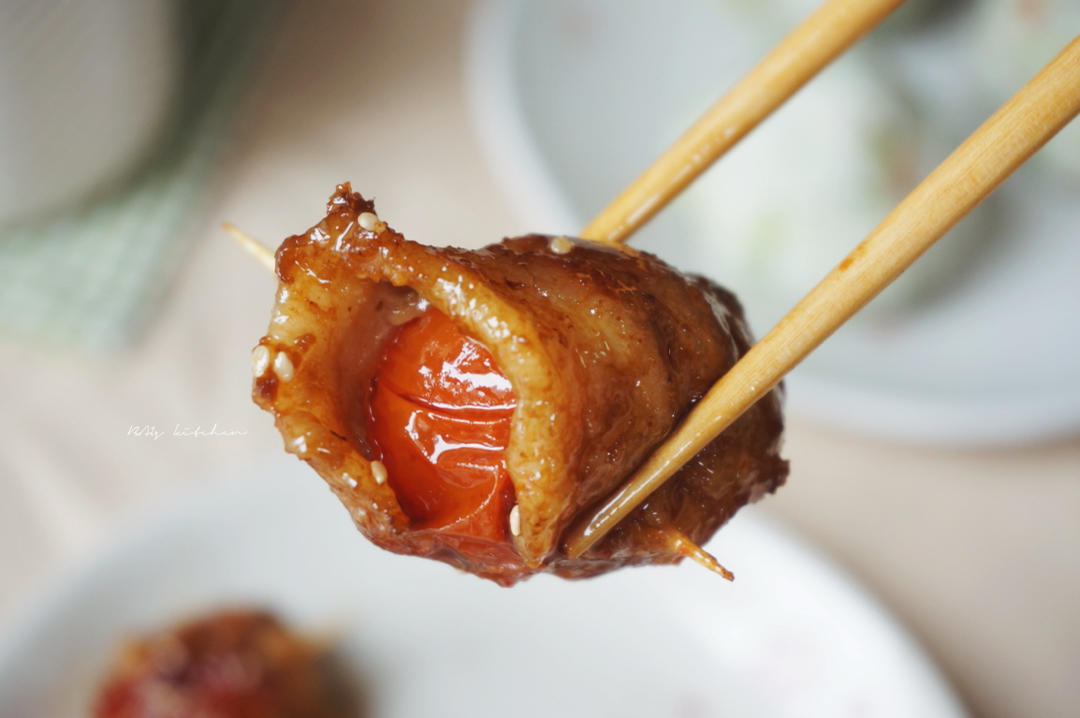 一口一串❓原来是照烧五花肉卷🫔口口爆汁😝