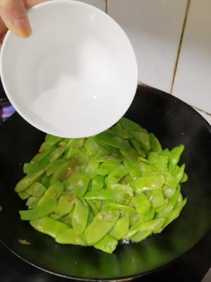 清炒扁豆角、架梅的做法 步骤7