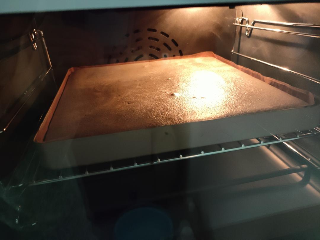 竹炭开心果奶油蛋糕卷，独特且高级的味道！