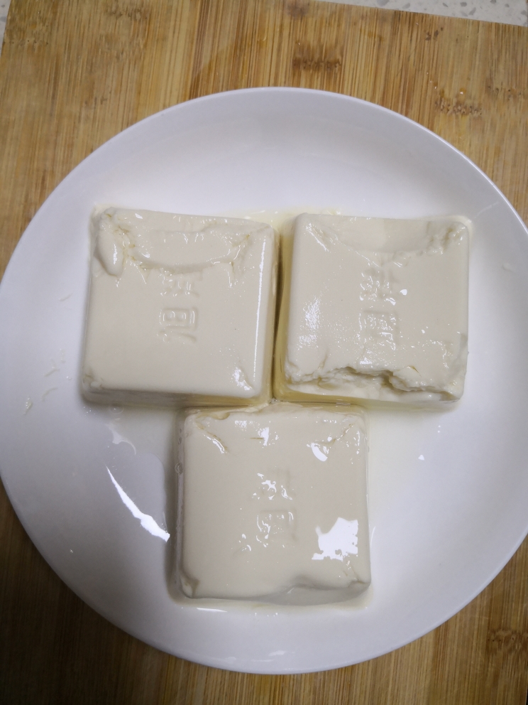 小葱皮蛋豆腐 🍺（一层层的味道在口腔里绽放😋😋😋健康🌳低脂🌱好吃🍀易做🌿）的做法 步骤2
