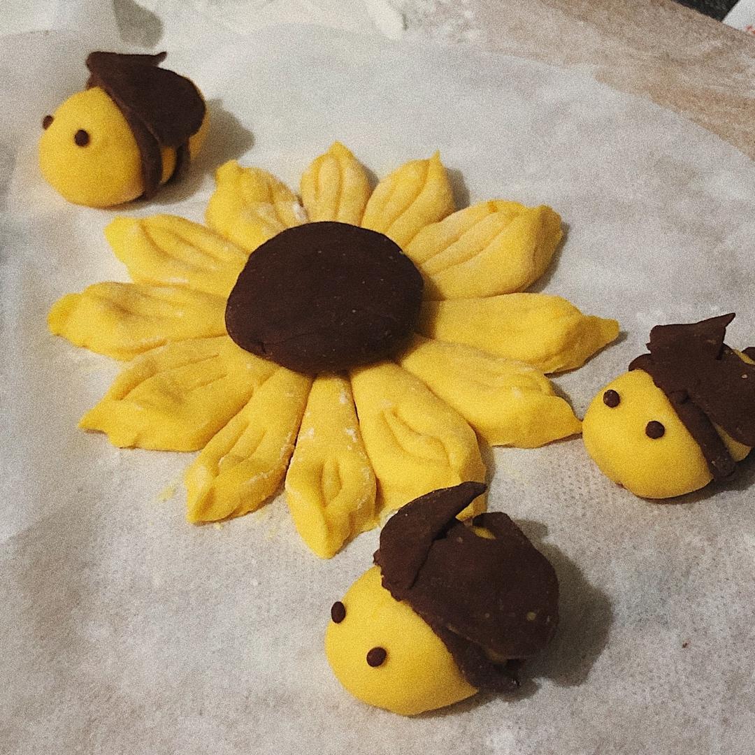 【向日葵蜜蜂馒头】像玩一样的做美食，孩子特爱吃！