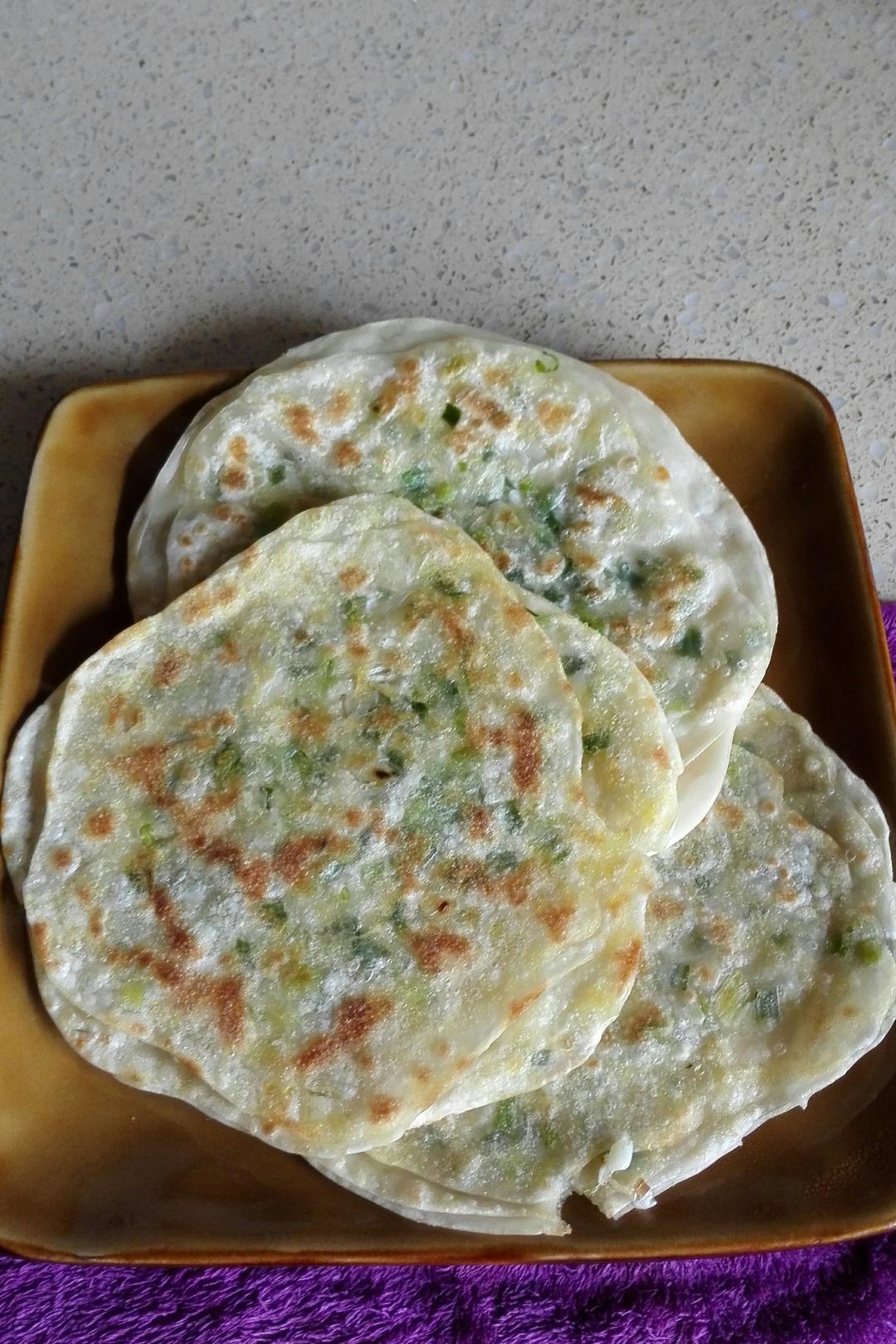 厨房灯火做的饺子皮葱油饼