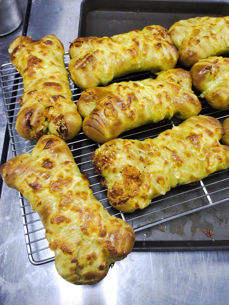 好吃到炸裂的港式菠萝包（附带制作酥皮的小视频）