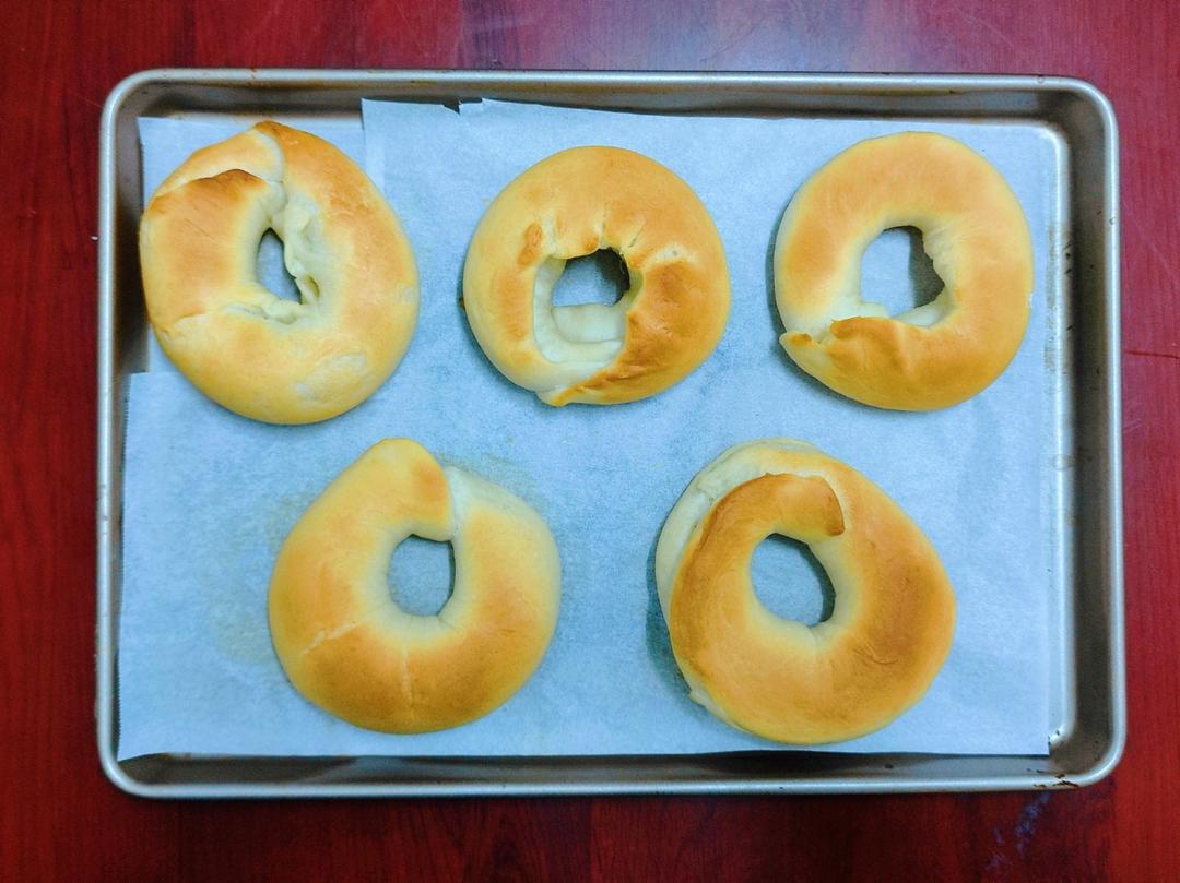 希腊酸奶配无油乳清贝果