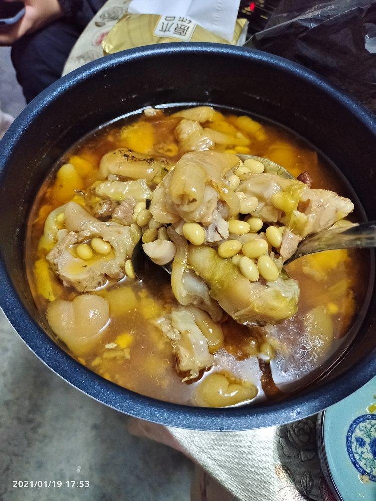 酱香黄豆焖猪脚