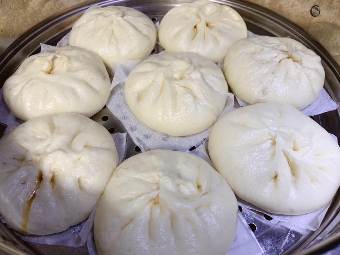 云朵般松软爆浆蜜汁叉烧包