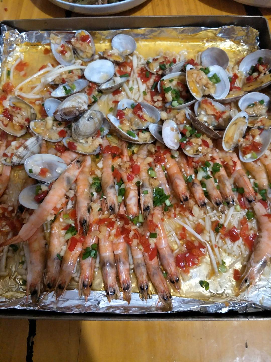 蒜蓉金针菇烤花蛤虾