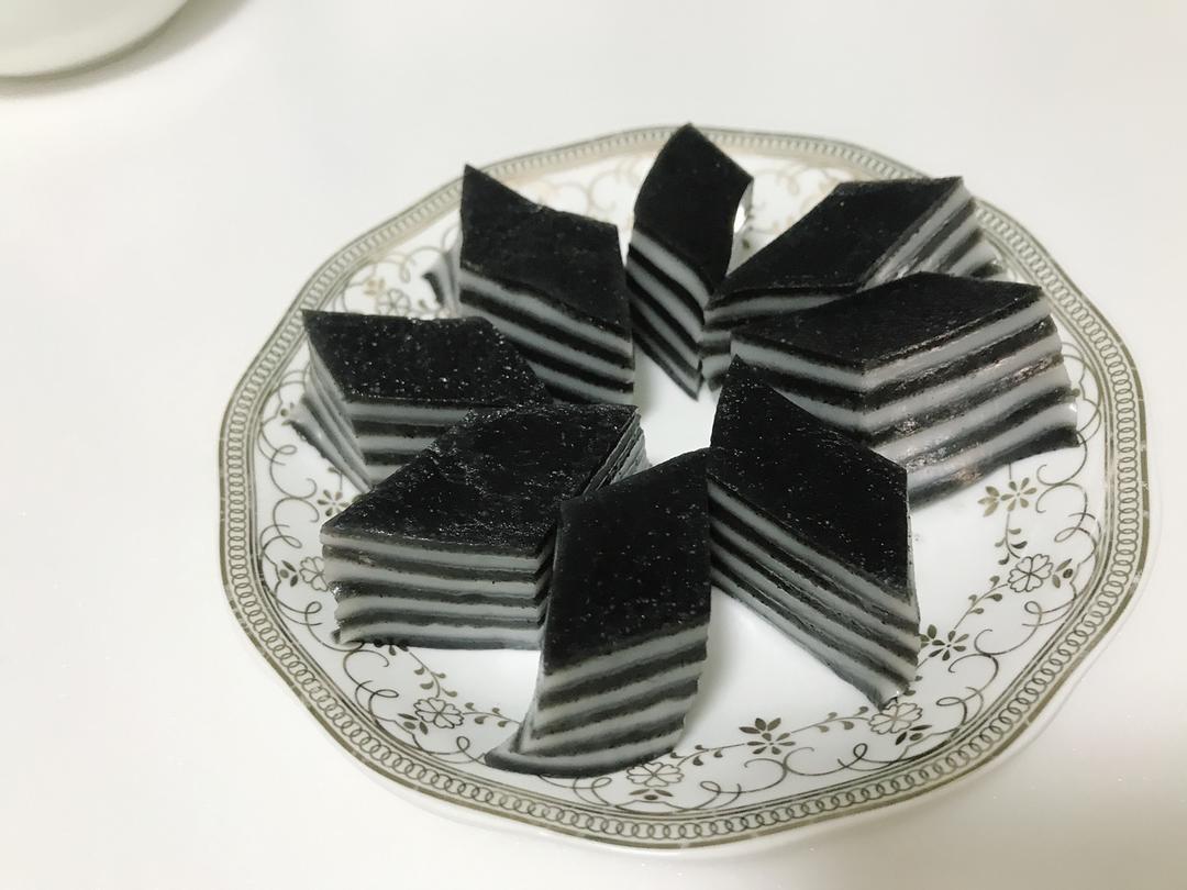 黑芝麻椰汁千层马蹄糕
