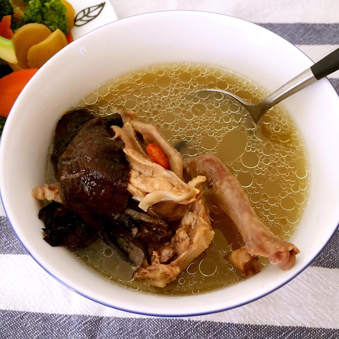 香菇枸杞鸽子汤