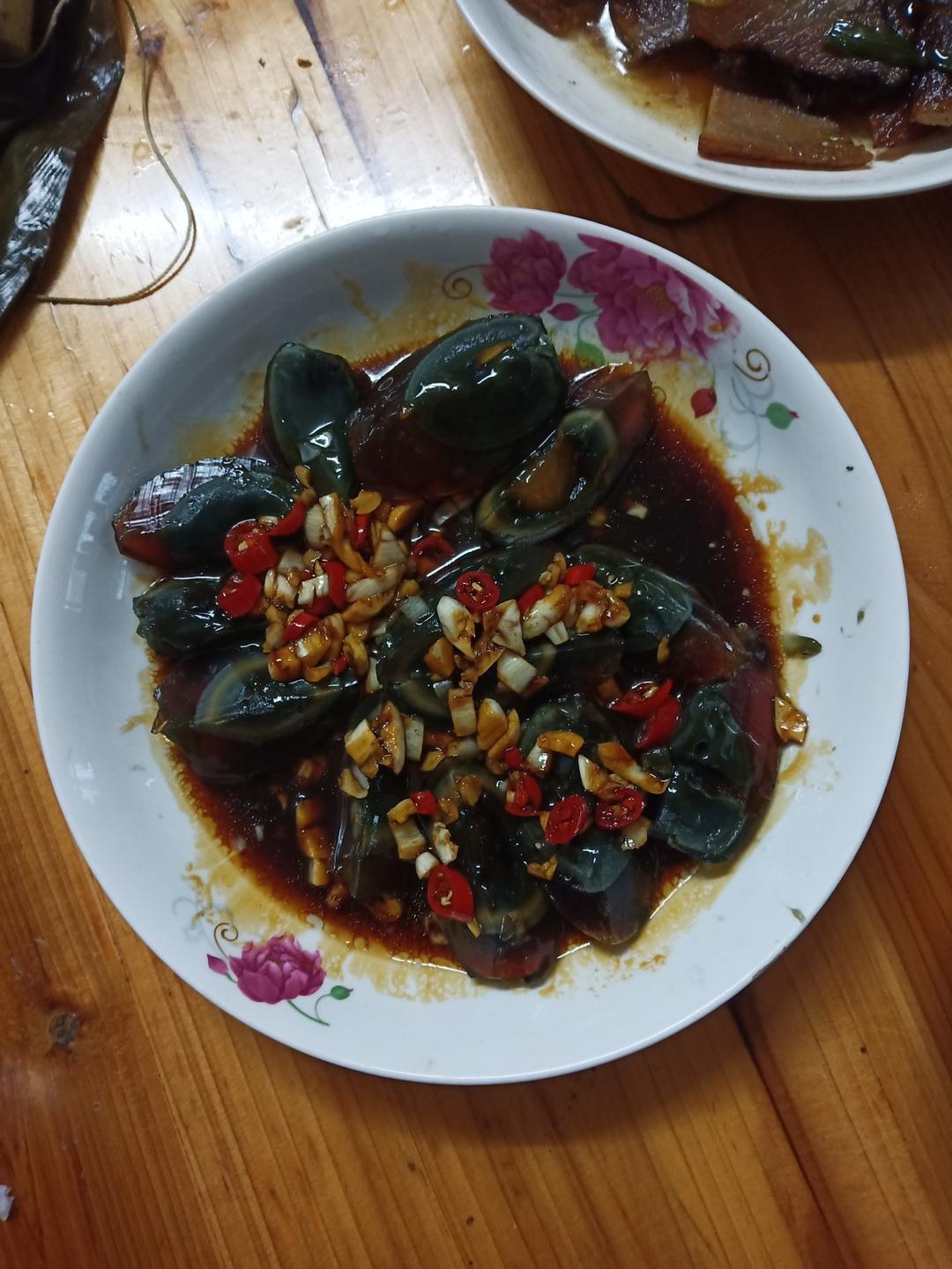 简单好吃的凉拌皮蛋