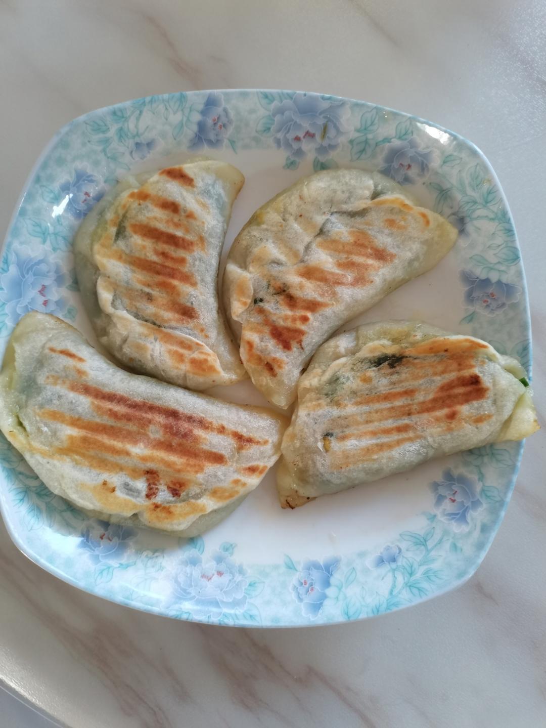 韭菜盒子（烫面）凉了也很软