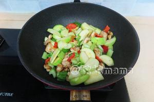 泰式南瓜鸡肉绿咖喱的做法 步骤11