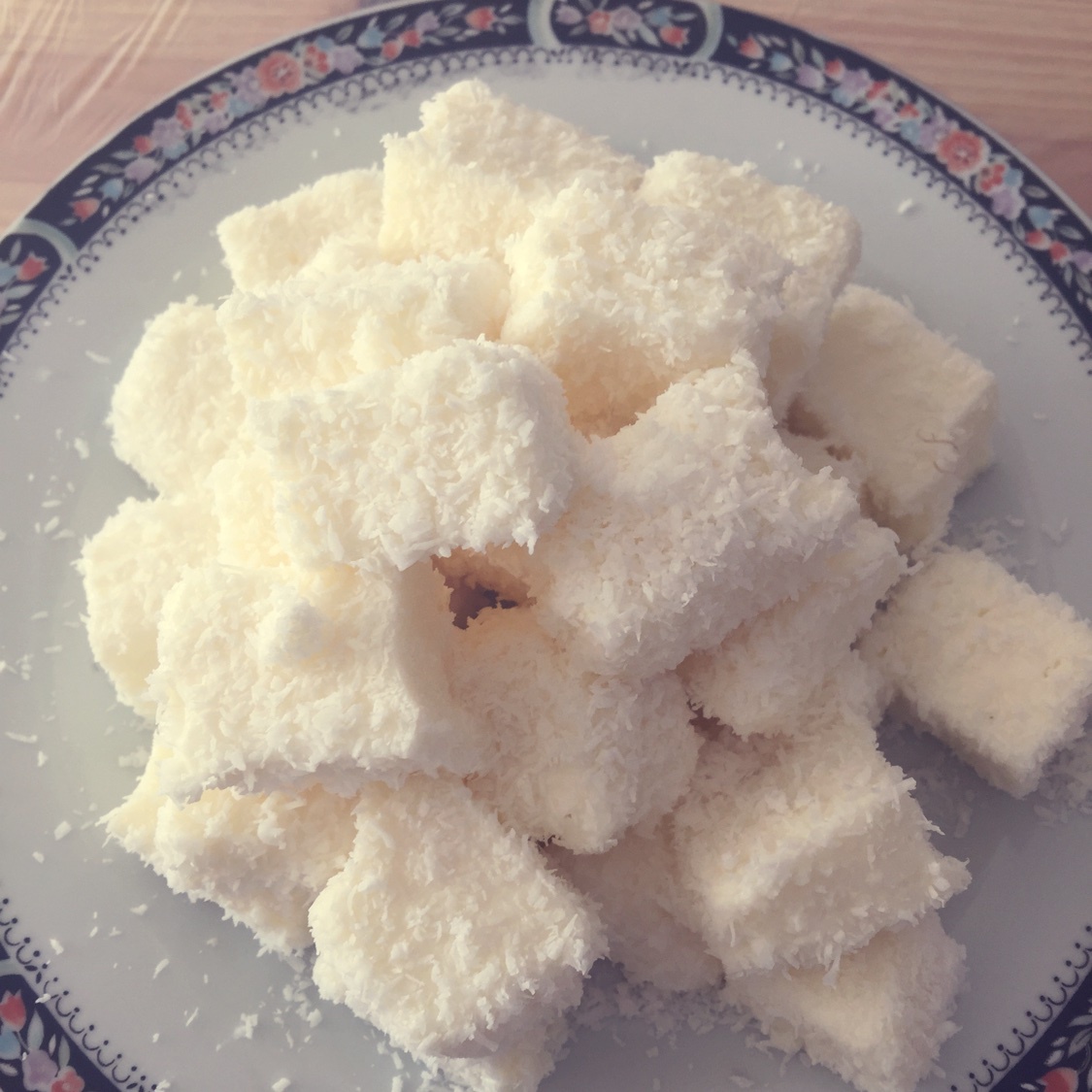 完胜85度C牛奶椰丝小方