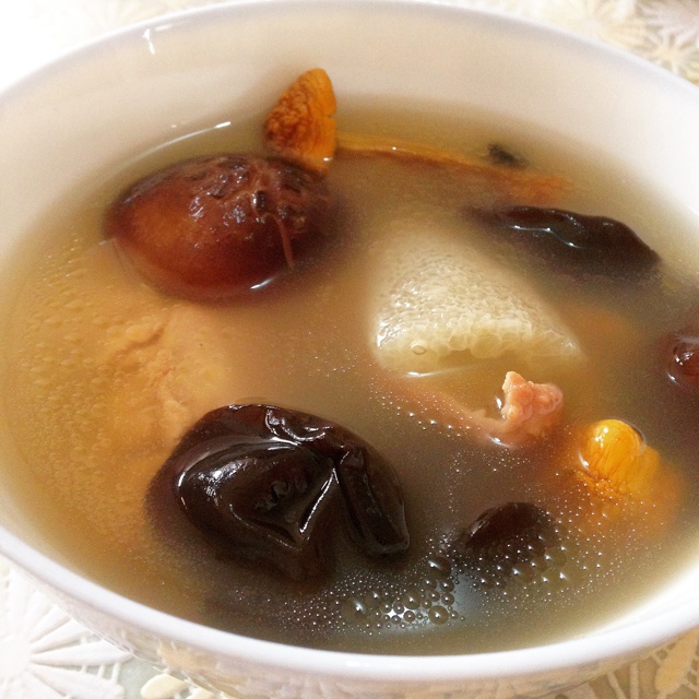 姬松茸竹荪菌菇鸡汤