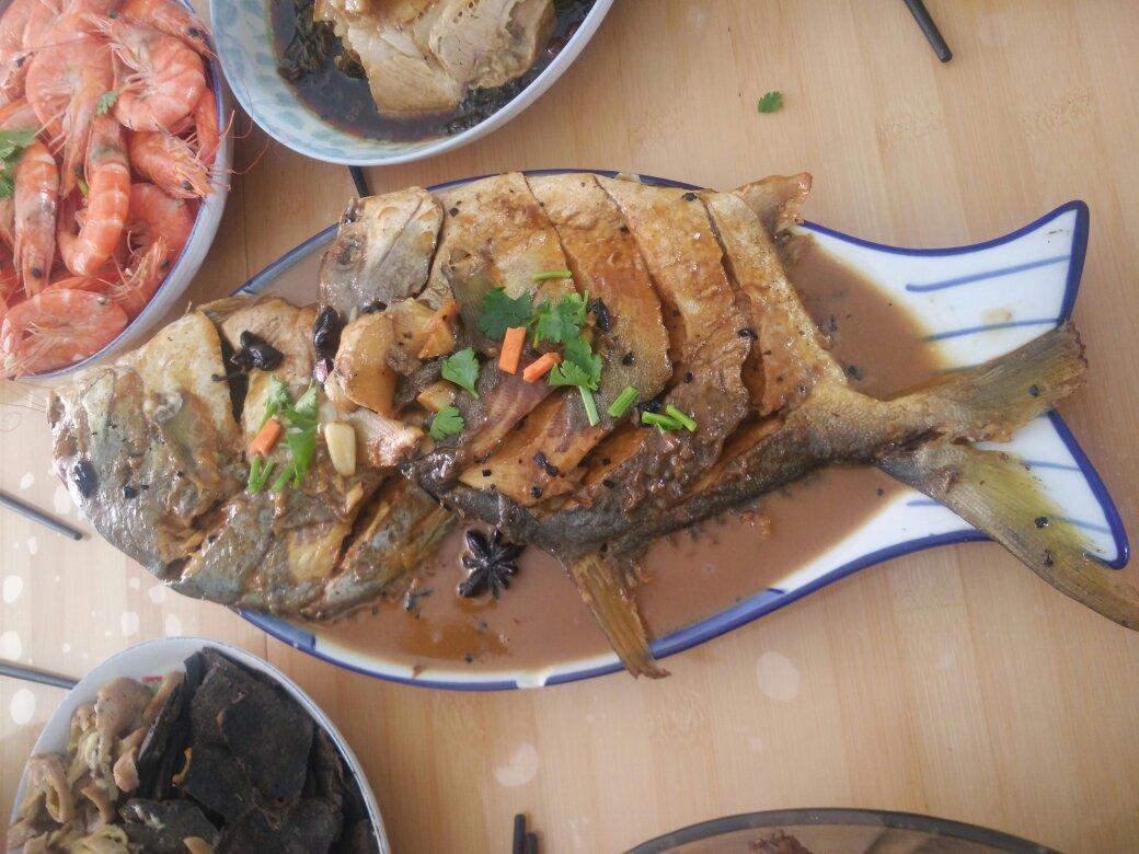 传统中式红烧平鱼