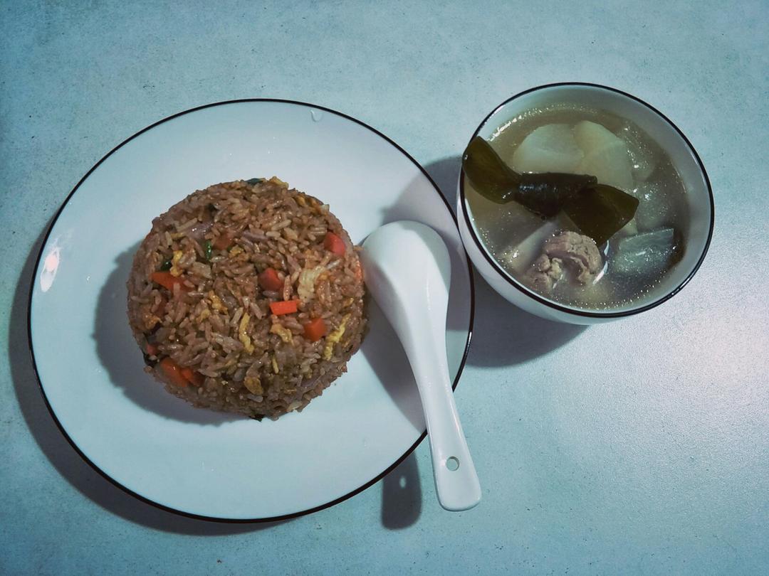 玉米胡萝卜火腿鸡蛋炒饭