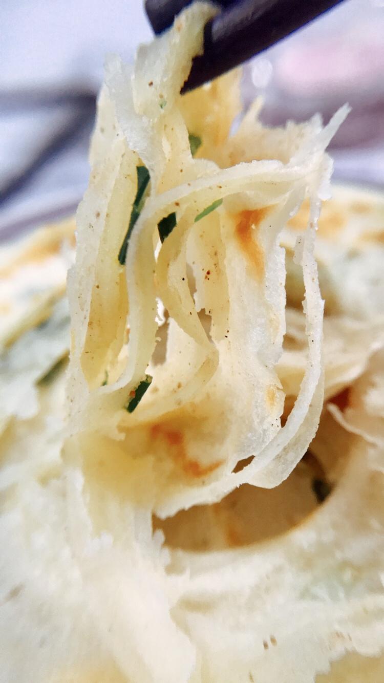 樉樉的小厨房 无需发面层层分明 外酥里嫩的烫面手撕葱油饼的做法步骤图 爽爽食光 下厨房 樉樉的小厨房 无需发面层层分明 外酥里嫩的烫面手撕葱油饼的做法步骤图 爽爽食光 下厨房