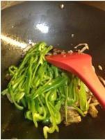 蚝油青椒炒鸭丝的做法 步骤6
