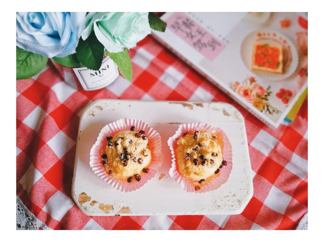 椰蓉蜜豆泡浆面包