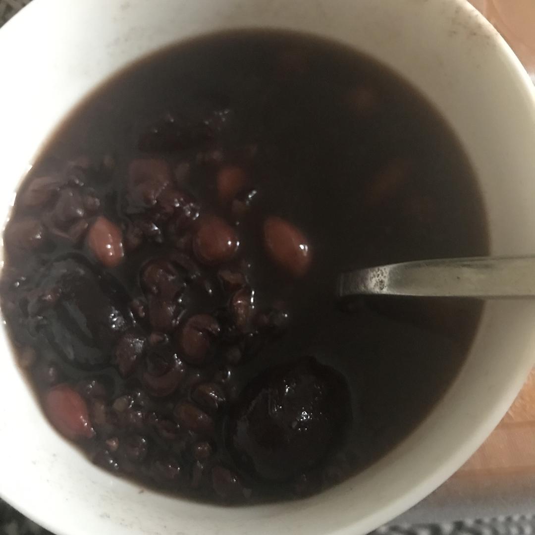 红豆黑米美颜粥