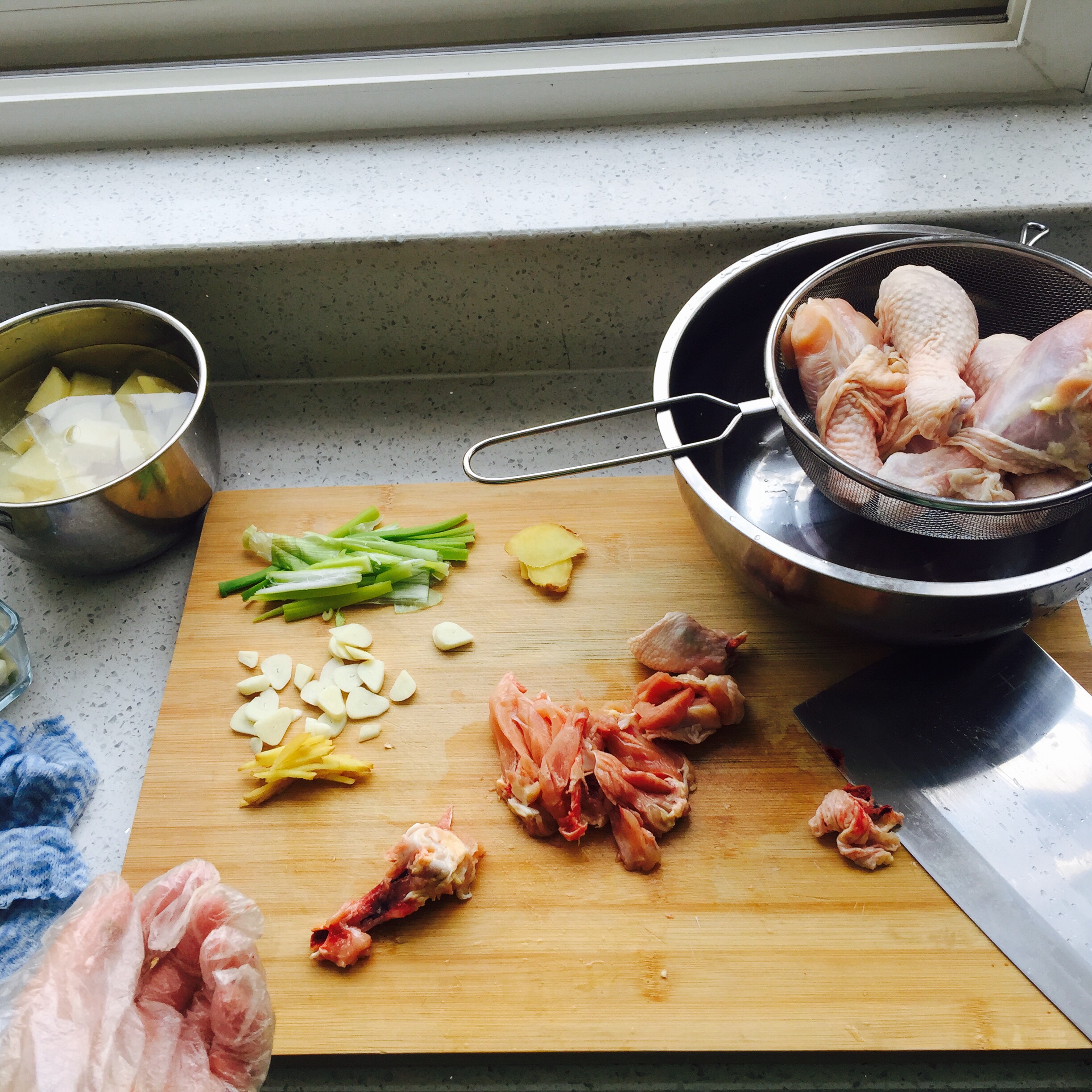 麻辣土豆炖鸡腿的做法 步骤1