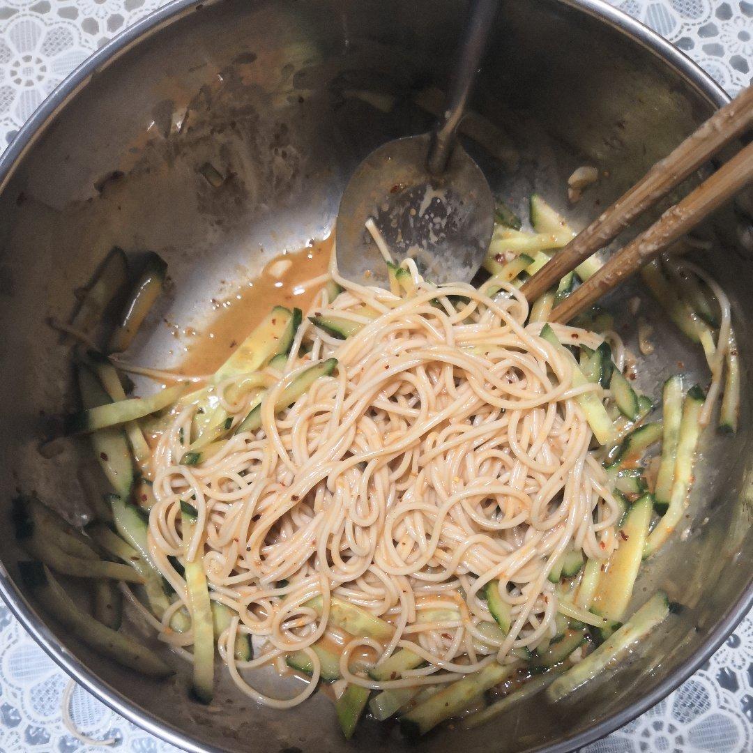 麻酱鸡丝凉面