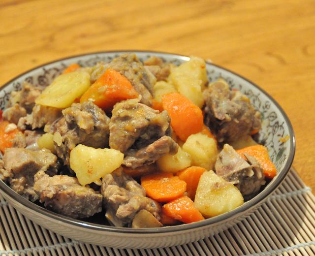 土豆胡萝卜烧排骨的做法