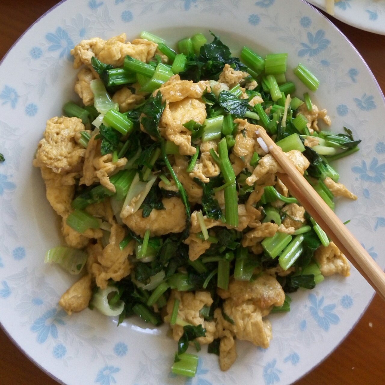 芹菜炒鸡蛋