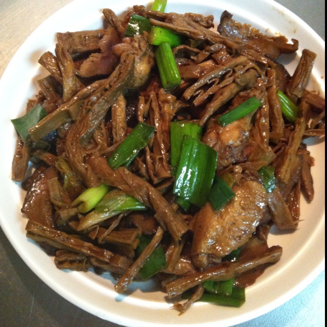 鸡翅根烧笋干
